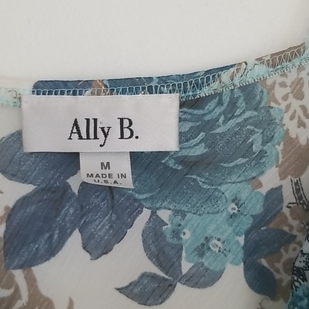 Beautiful Blue Floral Summer Top - Picture 3 of 8
